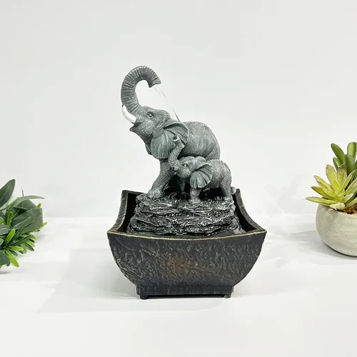 Vista 5 de Nature's Mark Fuente de agua de mesa de elefante y elefante bebé de 7.5 pulgadas (con adaptador)