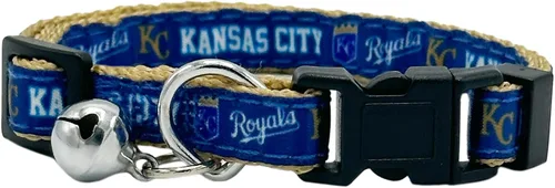 Vista 22 de Pets First MLB CAT Collar Atlanta Braves Satin Cat Collar de equipo de béisbol para perros y gatos. Un collar de gato brillante y colorido