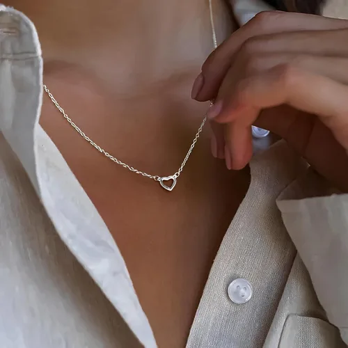 Vista 6 de Collar de corazón en capas de plata chapada en oro de 14 quilates para mujer, delicado y moderno colgante de corazón pequeño, collar de corazón