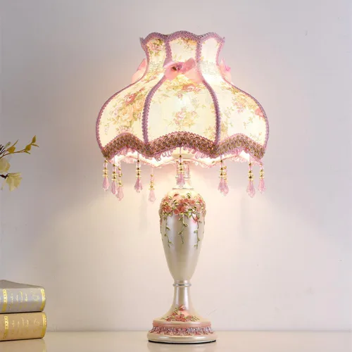 Vista 7 de Lámpara Victoriana Roja de Tela Antigua Lámpara de Mesa Pastoral Europea Lámpara de Mesita de Noche 1 Cabeza Flor Floral Luz de Mesa con Flecos