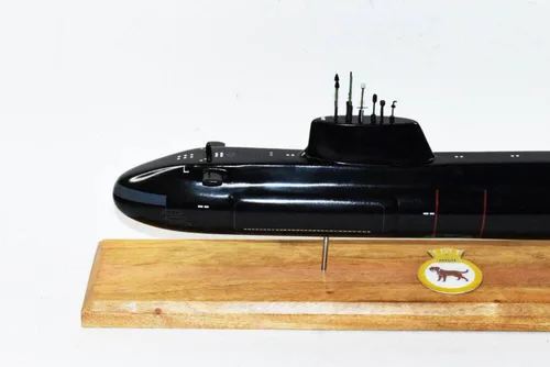Vista 5 de HMS Astute (S119) Modelo submarino, Marina, 20 pulgadas, modelo a escala, caoba, clase astuta
