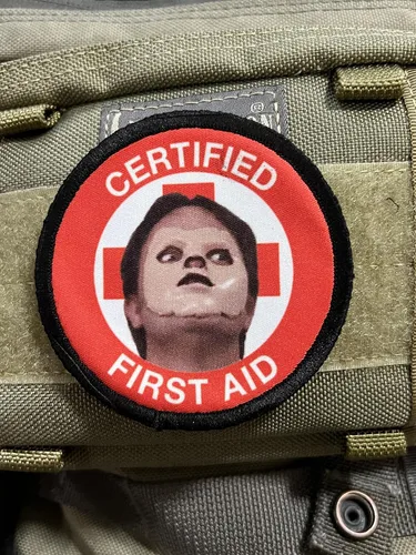 Vista 3 de Parche divertido de primeros auxilios certificado por Dwight Schrute fabricado en los Estados Unidos