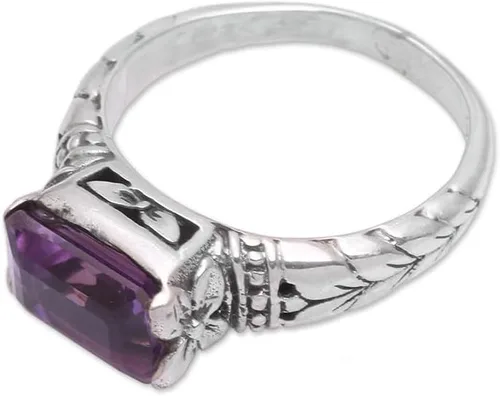 Vista 4 de NOVICA Anillo de plata de ley 925 con amatista, Padang Galak Beauty