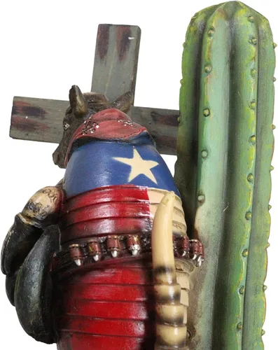Vista 2 de Ebros Gift Rústico vaquero armadillo occidental por Saguaro Cactus arrodillado al pie de la cruz rugosa figura de oración Viejo Mundo Wild West