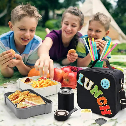 Vista 3 de Bolsa de almuerzo aislada para niños y niñas con termo de 10 onzas, con caja Bento de 6 compartimentos, lonchera de nailon negro preppy con correa