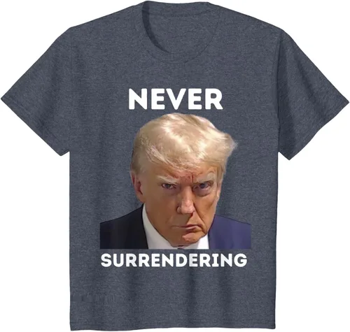 Vista 41 de Triumph Never Surrendering - Camiseta Trump Mug Shot, Negro