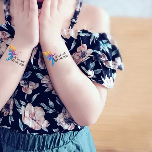 Vista 3 de Tatuajes falsos temporales personalizados con número de teléfono – Tatuaje temporal impermeable para niños, adhesivo de tatuaje falso duradero