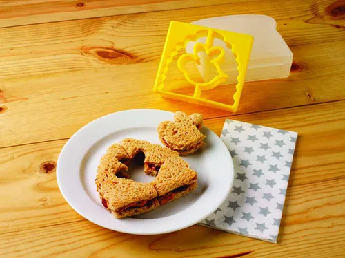 Vista 3 de Tovolo Bee & Hive - Moldeador de sándwiches, apto para niños, apto para lavavajillas