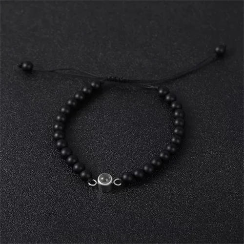 Vista 4 de Elegante pulsera de proyección de cristales que muestra I Loves You en 100 idiomas, gran regalo para amantes y parejas de uso diario
