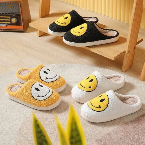 Vista 4 de kissxiaoya Pantuflas de cara sonriente para mujeres y hombres, pantuflas retro de felpa suave y ligera, pantuflas de casa para interiores