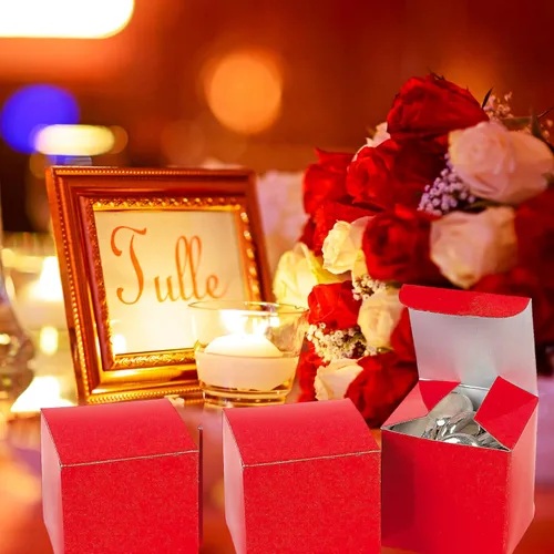Vista 2 de Fun Express - Cajas de regalo rojas de 2" (24 piezas) para bodas - Suministros de fiesta - Contenedores y cajas - Cajas de papel - Boda - 24 piezas