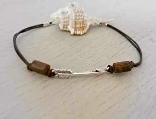 Vista 3 de Tobillera de flecha para mujer, pulsera de tobillo de cuero natural con cuentas de madera