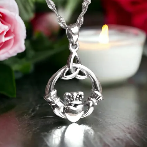Vista 7 de Collar de plata esterlina 925 irlandés Claddagh - Colgante con nudo celta de trino con cadena de 20 pulgadas - Encanto de corona de corazón