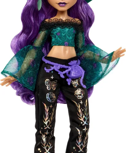 Vista 5 de Monster High Muñeca Moonspell Magic Willow Thorne The Nature Witch con audífono, sorpresa de caldero y accesorios como tarro de hierbas