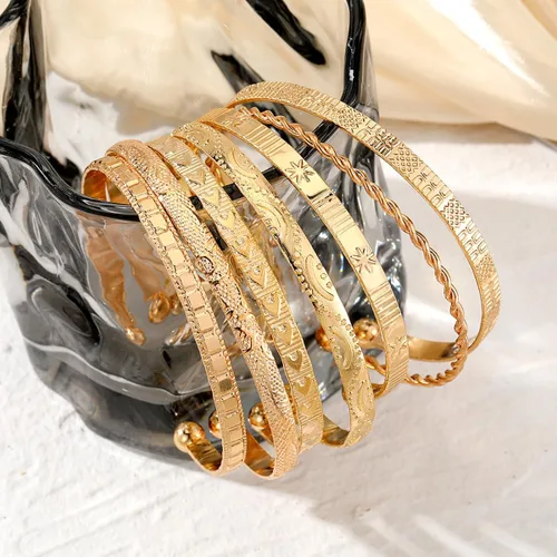 Vista 4 de Juego de pulseras de oro bohemio para mujer, estilo vintage, apilables, con flechas ajustables, hexagrama torcido, grabado, brazalete abierto