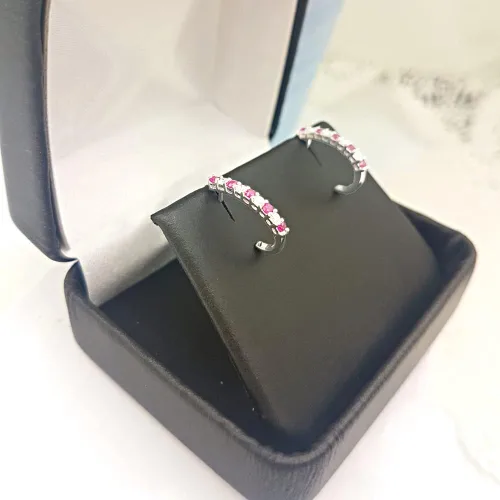 Vista 3 de Dazzlingrock Collection - Pendientes de aro con forma de J de oro de 10 quilates y diamantes blancos