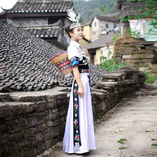 Vista 5 de Angxiong Hmong - Ropa para mujer, estilo folclórico chino y étnico, bordado Miao, sombrero para la cabeza, disfraz de baile para mujeres adultas