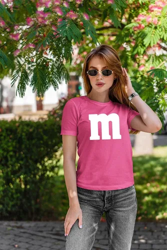 Vista 4 de Camiseta de disfraces de Halloween con letra M Idea de camiseta gráfica divertida para mujer