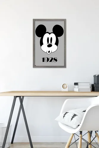 Vista 6 de Trends International Disney Mickey Mouse - Póster de pared con diseño de cara, 22.4 pulgadas de largo x 14.7 pulgadas, versión enmarcada en madera