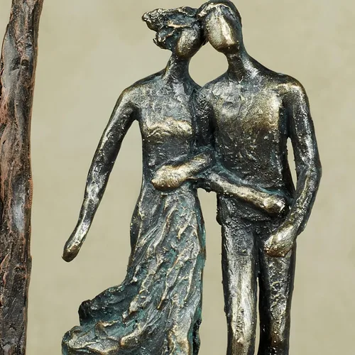 Vista 4 de Toque de clase a través de los años Pareja en la escultura de mesa de amor