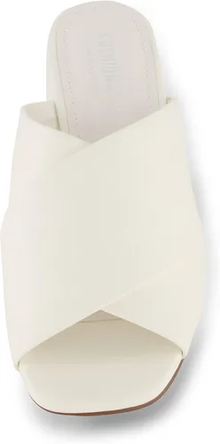 Vista 3 de CUSHIONAIRE Sandalia Garland con tacón de bloque de banda cruzada + espuma viscoelástica, anchos disponibles