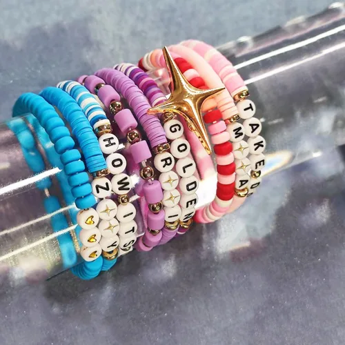 Vista 4 de Anime Necklace Set Inspired Merch Bracelet Gold star-shaped brooch Cosplay Gift Women Men 3piezas pulsera