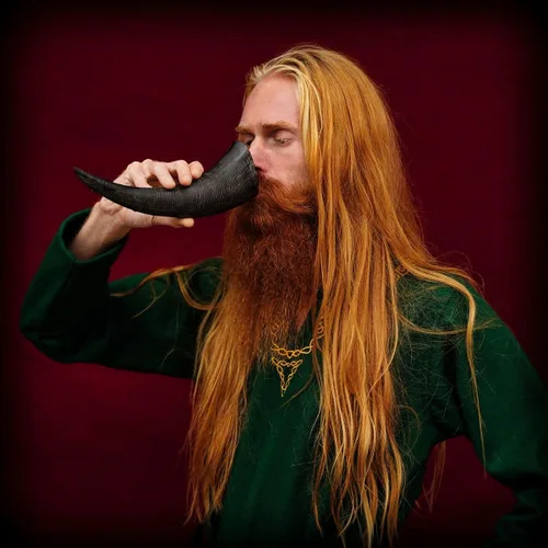Vista 3 de Mythrojan Taza vikinga con cuerno de beber, 100% auténtica, de búfalo natural, de inspiración medieval, taza de vino vikingo Mead Ale con bolsa