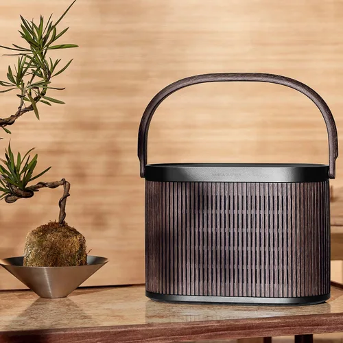 Vista 7 de Bang & Olufsen Beosound A5 - Altavoz Bluetooth portátil con conexión Wi-Fi, correa de transporte, roble oscuro