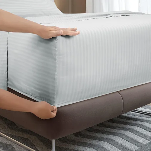 Vista 3 de ROYALE LINENS Juego de sábanas de 4 piezas, microfibra suave cepillada, 1 sábana bajera, 1 sábana encimera, 2 fundas de almohada, sin arrugas