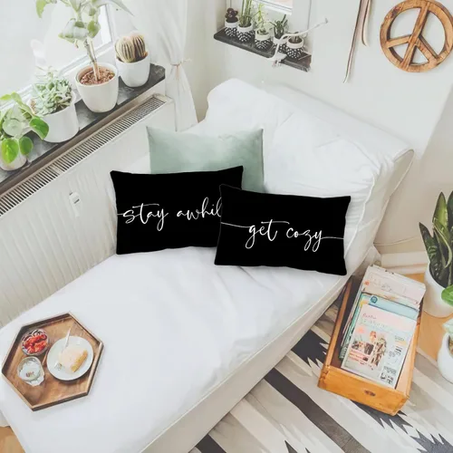 Vista 2 de Sidhua Juego de 2 fundas de almohada con temática de sentimiento familiar para el hogar, Get Cozy Stay Awhile, fundas de almohada negras de 12 x 20