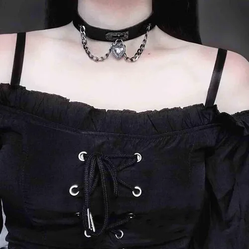 Vista 8 de Olbye Gargantilla de corazón con candado, collar corto de cuero negro, collar punk de poliuretano, collar de cosplay, cadena de eslabones gótico
