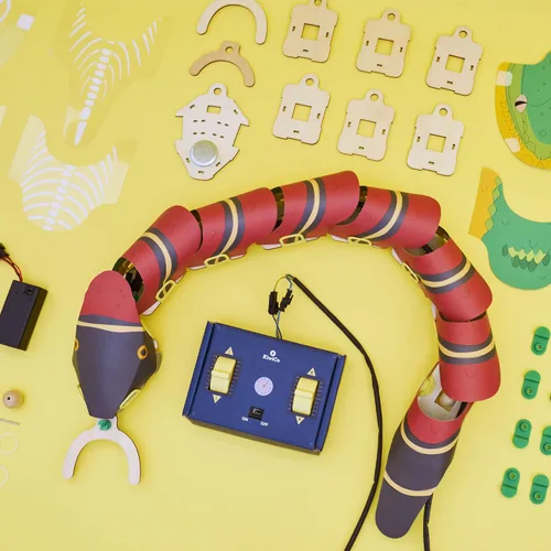Vista 2 de KiwiCo - Robot de serpiente a control remoto, kit de construcción