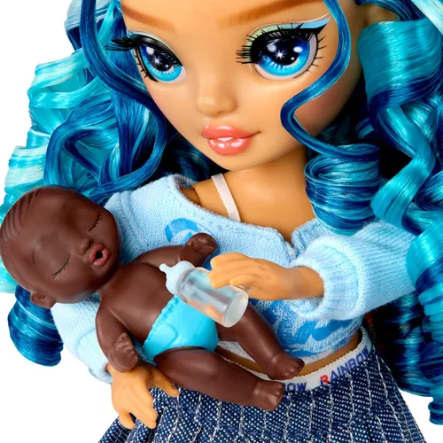 Vista 4 de Rainbow High Jr. High Bestie Babysitters - Skyler Bradshaw, muñeca de moda de 9 pulgadas