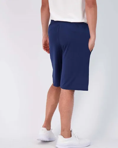 Vista 3 de Real Essentials - Paquete de 5 shorts deportivos para hombre, shorts de rendimiento deportivo con tela Dry-Fit resistentes al sudor