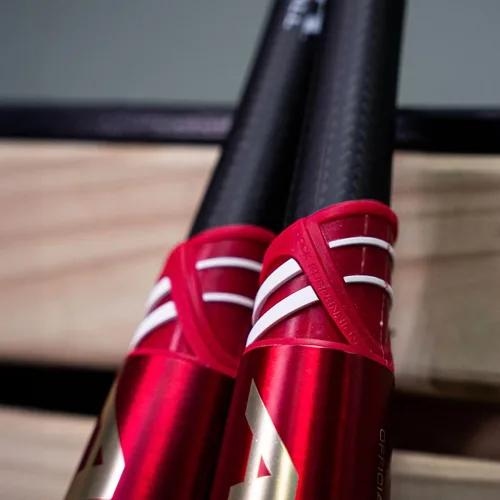 Vista 6 de Axe Bat 2023 Avenge Pro Hybrid (-10, 2-5/8") Bate de béisbol EUA, Híbrido de 3 piezas, Rojo/Negro