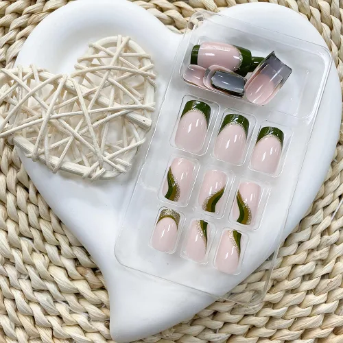Vista 3 de Uñas postizas verdes a presión - Uñas falsas cortas cuadradas con purpurina dorada y diseños de remolino, acabado brillante, uñas postizas acrílicas