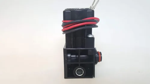 Vista 3 de Volvo 22577020 Electroválvula A/C para Mack Leu613 2009 2014 y tractores