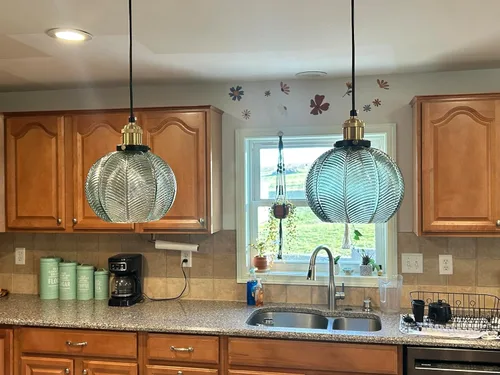 Vista 3 de Lámpara colgante vintage de 7.8 pulgadas, 2 luces, para fregadero de cocina, con vidrio soplado a mano verde, pequeña lámpara colgante para cocina