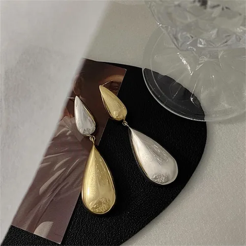 Vista 3 de ASHMIT - Aretes colgantes de gota de agua de aleación dorada, aretes asimétricos a juego de oro y plata, aretes grandes de lágrima para mujeres