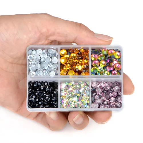 Vista 4 de LPBeads 6400 unidades de diamantes termoadhesivos de 12 colores con parte trasera plana, 5 tamaños mixtos, gemas de cristal redondas con pinzas