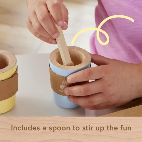 Vista 4 de Fisher-Price Wood Pretend Play Toy Coffee to Go Café Set, juego de 15 piezas de madera con tazas y comida para niños preescolares de 3 años
