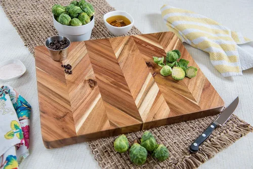 Vista 7 de Lipper International Tabla de cortar y servir rectangular en espiga de acacia con asas insertadas para cortar carnes, frutas y verduras, mediano, 12