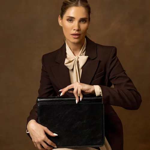 Vista 2 de Time Resistance Portafolio de cuero Bolsa de documentos con asa de transporte Funda para tablet fabricada en Italia