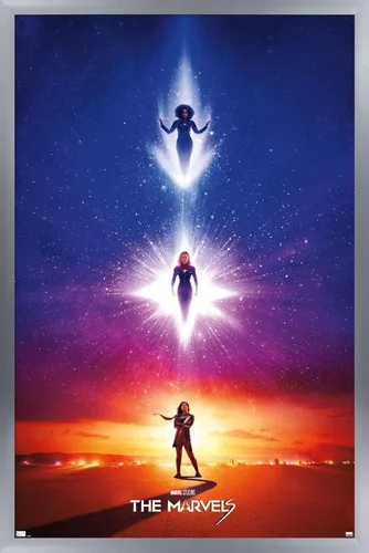 Vista 11 de Trends International Marvel The Marvels - Póster de pared de una hoja, 22.4 pulgadas de largo x 14.7 pulgadas, versión enmarcada de madera de granero