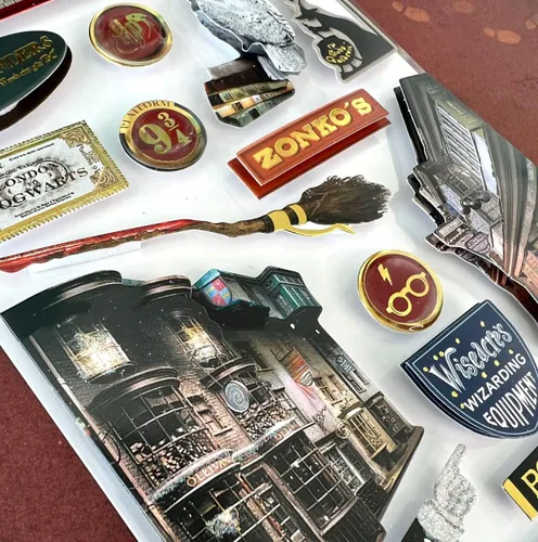 Vista 4 de Paper House Productions Harry Potter - Hoja de calcomanías 3D troqueladas para álbum de recortes - Diagon Alley, paquete de 3