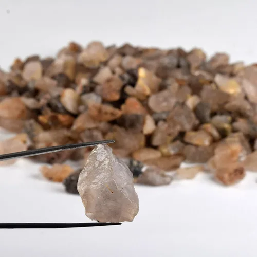 Vista 4 de REAL-GEMS Cristal curativo de cuarzo rutilado dorado natural en bruto, lote de piedras preciosas sueltas. 500 unidades, cristal curativo, Piedra