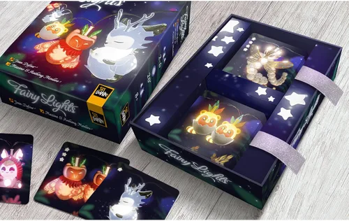 Vista 3 de Fairy Lights - Juego de dibujo de cartas, familia, juegos de sentarse, mayores de 8 años, 2-5 jugadores, 15-30 minutos