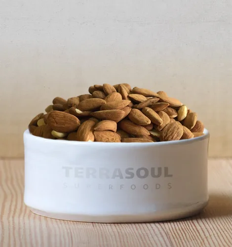 Vista 3 de Terrasoul Superfoods Almendras orgánicas crudas sin pasteurizar (grado milk), 6 libras