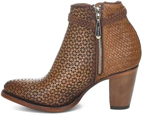 Vista 4 de Cuadra Botín de mujer en piel bovina con perforaciones con cremallera