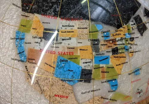 Vista 4 de Unique Art - Globo del mundo con piedras preciosas de océano de 36 x 13 pulgadas con trípode dorado